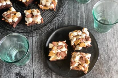 closeup overhead low FODMAP S'mores brownies on black plate