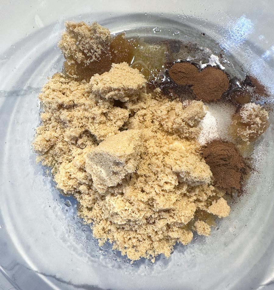 sugar, cinnamon and oil in bowl.